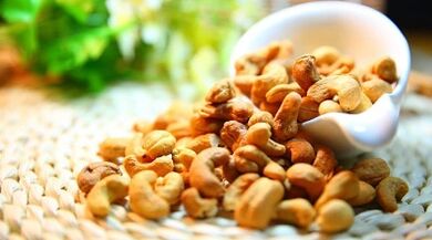 Cashew nuts to improve men's effectiveness