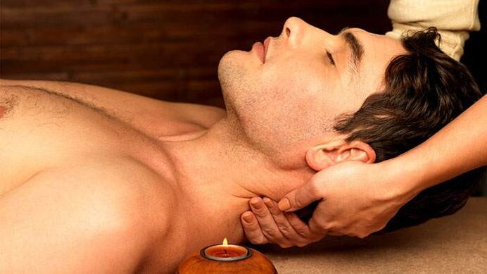 Using essential oils to massage men’s erogenous points