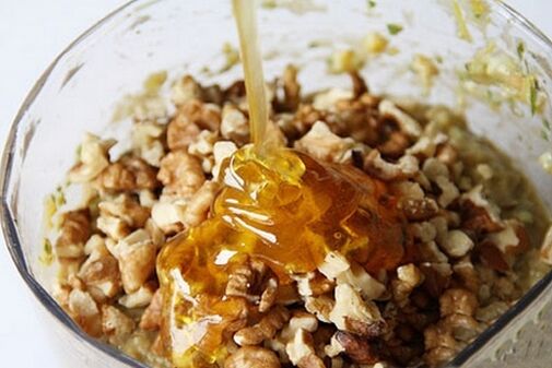 Walnuts plus honey can help restore normal erections quickly